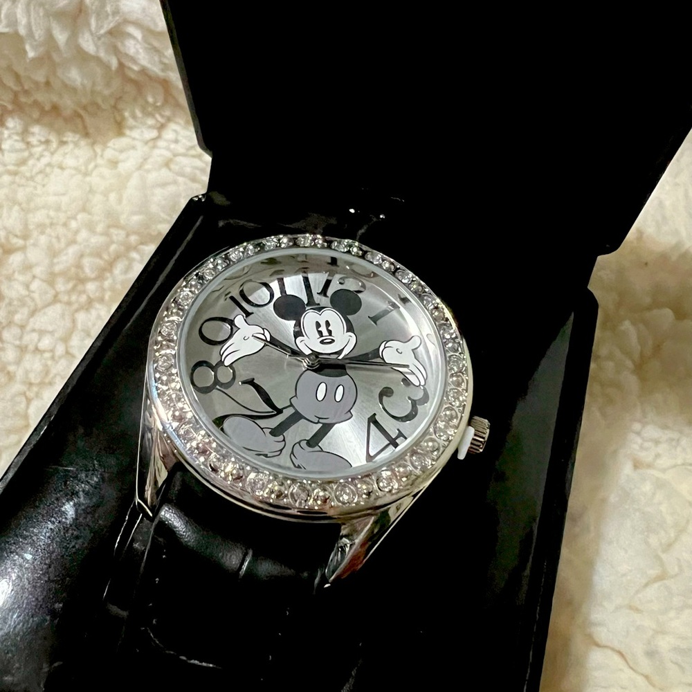 Disney Mickey Mouse silver dial w/black crocodile straps